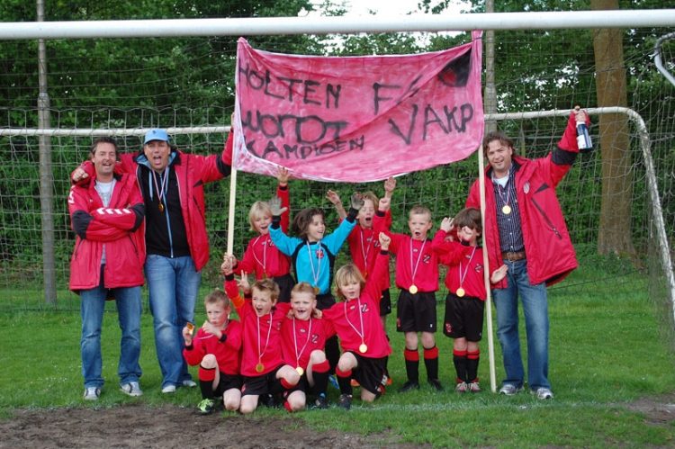 Holten F6 ongeslagen kampioen! 