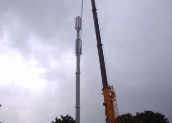 Nieuwe mast geplaatst 