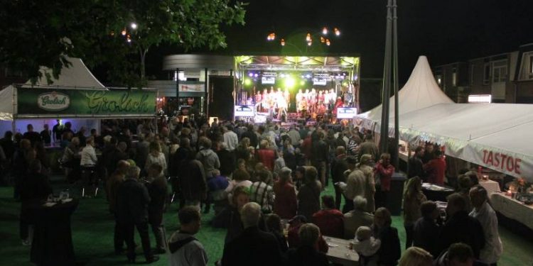 HoltensNieuws.nl Uutmarkt groot succes Uutmarkt groot succes uutmarkt kulturhus