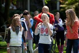 Galapremière ‘Achtstegroepers huilen niet’ met acteurs uit de film en rode loper! 