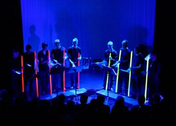 Kerstpakkettenpresentatie bij Wereldwinkel Holten kulturhus 