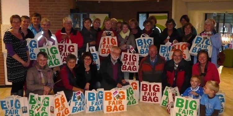 HoltensNieuws.nl Big fair bag verrassing voor vrijwillgers Wereldwinkel Big fair bag verrassing voor vrijwillgers Wereldwinkel