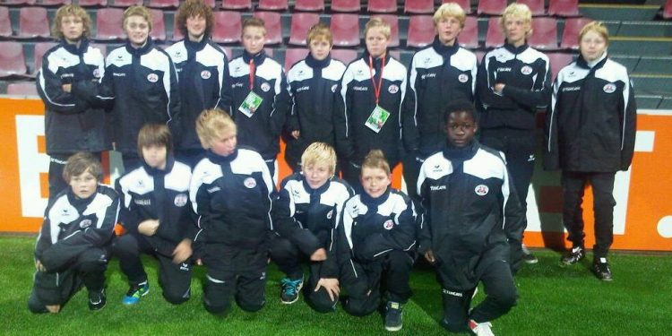 HoltensNieuws.nl Blauw Wit C1 als eerste op kunstgras Heracles Blauw Wit C1 als eerste op kunstgras Heracles politie blauwwit