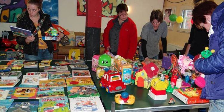 HoltensNieuws.nl Speelgoedbeurs georganiseerd door speel-o-theek zeer geslaagd! Speelgoedbeurs georganiseerd door speel-o-theek zeer geslaagd! hmv