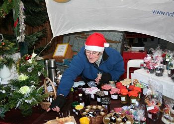 Internationale klompenmaker Martin Dijkman op Open Dag Oudheidkamer oudheidkamer gemeente bibliotheek 