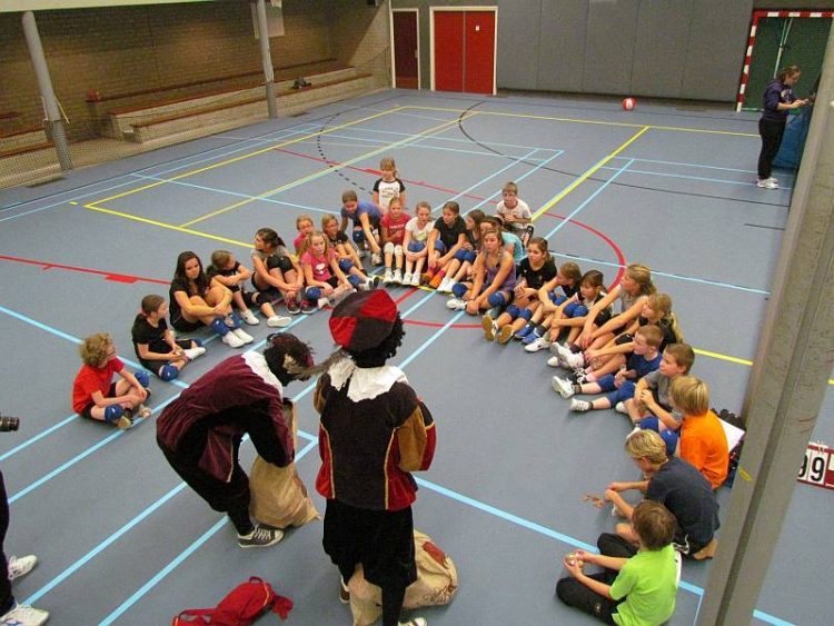 Zwarte pieten bij training Mintonette mintonette 