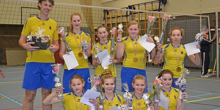 Meisjes C1 volleybal Mintonette kampioen mintonette 