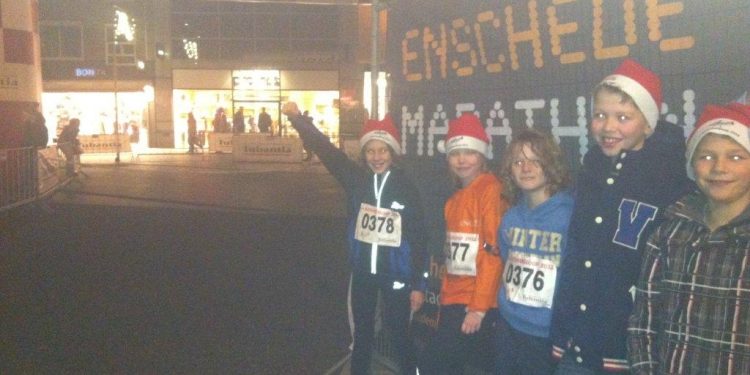 HoltensNieuws.nl Kinderen Regenboog lopen Glazen Huis sponsorloop 2012 Kinderen Regenboog lopen Glazen Huis sponsorloop 2012