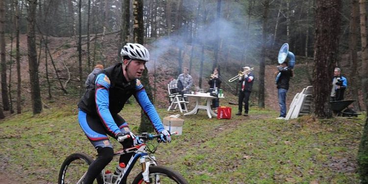 Gigantische opkomst bij mountainbiketocht wielervereniging beuseberg 