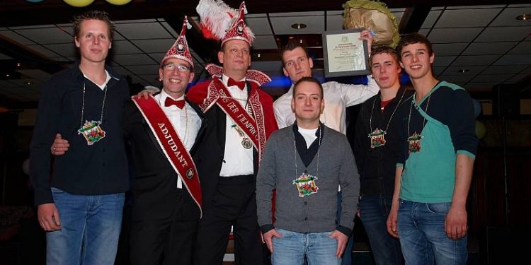 HoltensNieuws.nl Stichting Paasvuur Espelo "Keunedarper van het jaar" Stichting Paasvuur Espelo "Keunedarper van het jaar" paasvuur keunedarper espelo