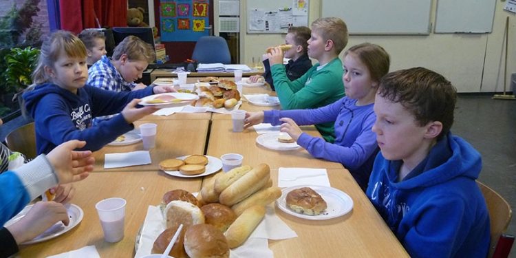 HoltensNieuws.nl Ontbijt voor groep 8 Haarschool Ontbijt voor groep 8 Haarschool haarschool