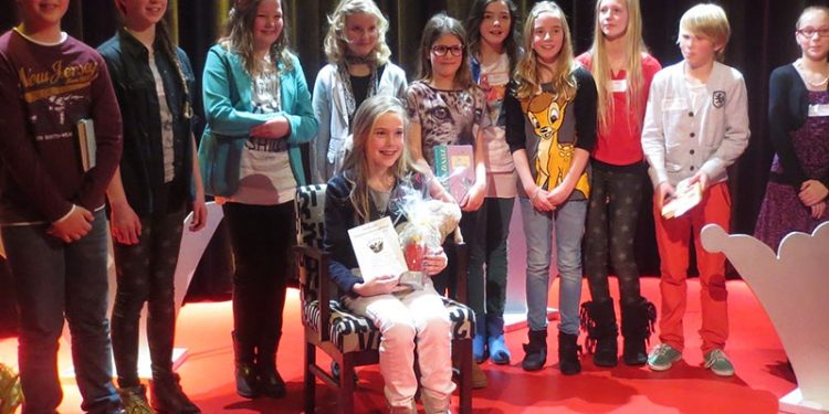 HoltensNieuws.nl Merle Schulenburg voorleeskampioen 2013 Merle Schulenburg voorleeskampioen 2013 kulturhus