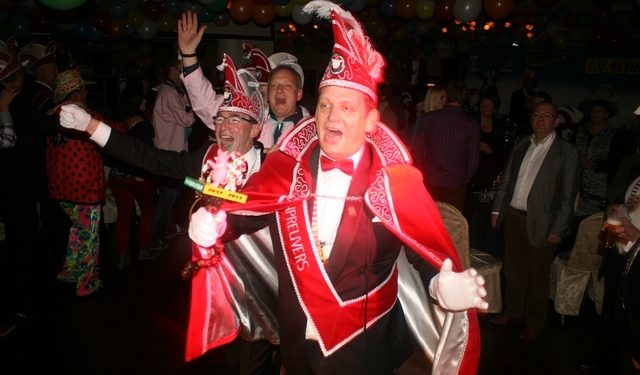 Wereldrecord polonaise lopen Jubileum fienpreuvers espelo carnaval 