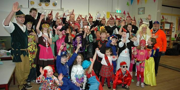 HoltensNieuws.nl Carnaval op de Bosschool Carnaval op de Bosschool fienpreuvers carnaval