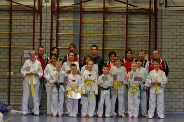 Examens bij taekwondo vereniging Olthuis 