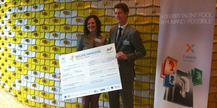 HoltensNieuws.nl Riet Schuppert secretaresse van het jaar geworden Riet Schuppert secretaresse van het jaar geworden