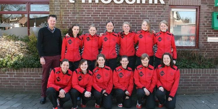 C1000 levert nieuwe pakken HV Holten Dames 1 hv holten 