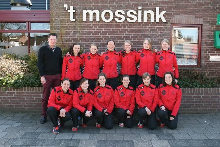 C1000 levert nieuwe pakken HV Holten Dames 1 hv holten 