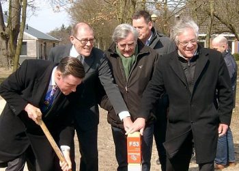 HoltensNieuws.nl Bart Meijer ambassadeur NOC*NSF bezoekt Koningsspelen Bart Meijer ambassadeur NOC*NSF bezoekt Koningsspelen gemeente brandweer