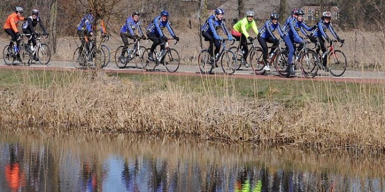 Duizend fietsers genoten van Holterbergtoer wielervereniging sallandse heuvelrug 