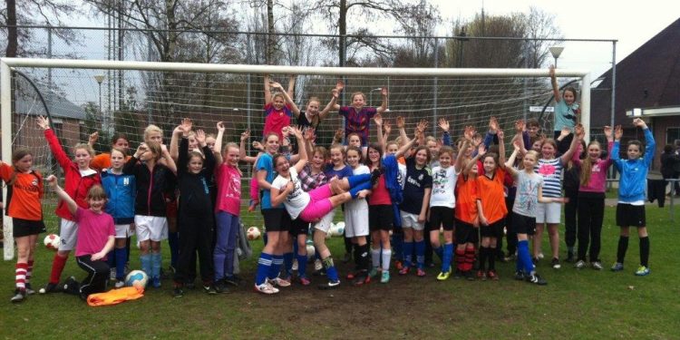 HoltensNieuws.nl Voetbal Clinic Blauw Wit groot succes Voetbal Clinic Blauw Wit groot succes voetbal blauwwit