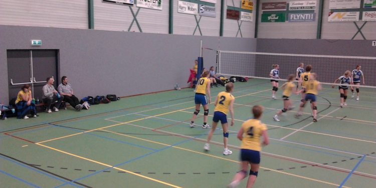Dames 1 Mintonette voorkomt degradatie door goed spel mintonette 