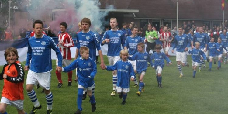 HoltensNieuws.nl Blauw Wit '66 toont twee gezichten in finale nacompetitie Blauw Wit '66 toont twee gezichten in finale nacompetitie nijkamp blauwwit