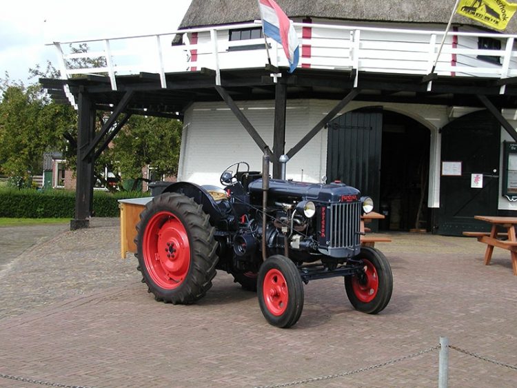 Molendag in Dijkerhoek; Bewegen door wind, motor en spierkracht dijkerhoek 