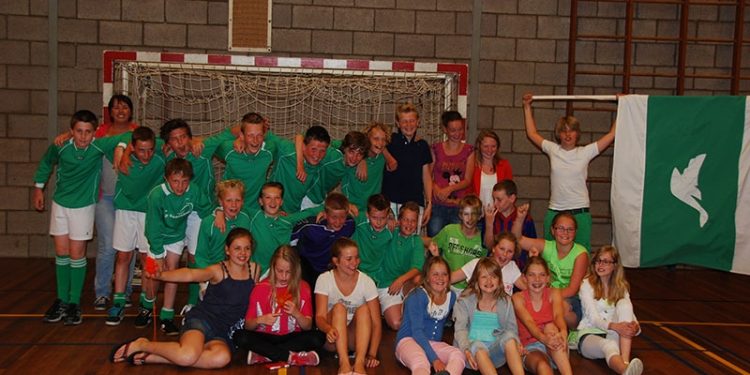 Jongens Haarschool houden zich staande tijdens NK Schoolhandbal haarschool 