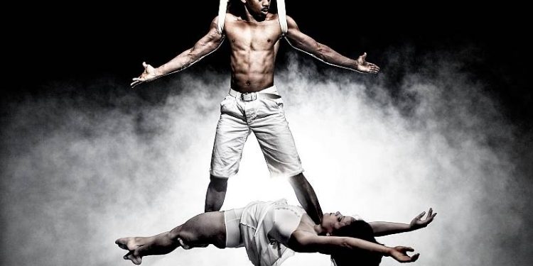 HoltensNieuws.nl Verrassende theateracts en muziekoptredens op Uutmarkt Verrassende theateracts en muziekoptredens op Uutmarkt politie kulturhus hmv brandweer