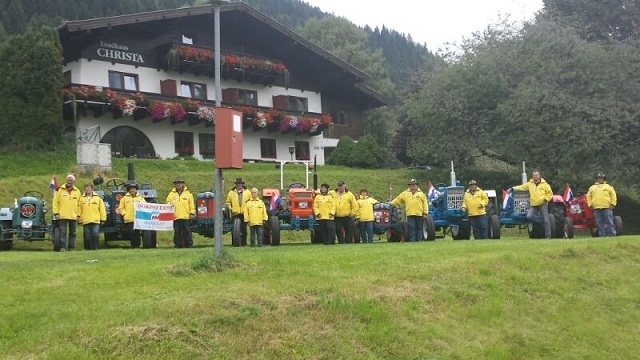 Holtenaren met oldtimers op Grossglockner 