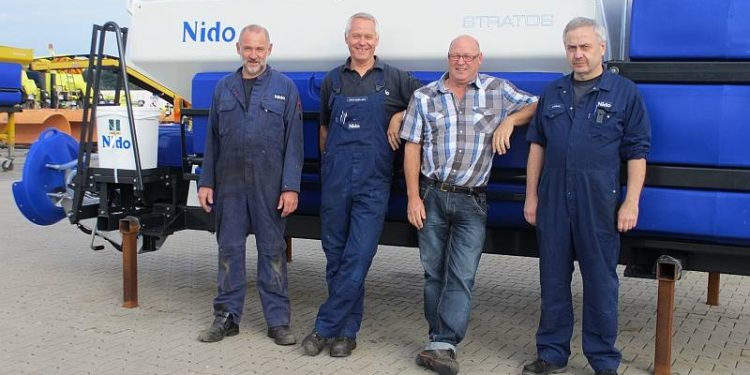 HoltensNieuws.nl In één maand vijf medewerkers veertig jaar in dienst In één maand vijf medewerkers veertig jaar in dienst nijkamp Jubileum