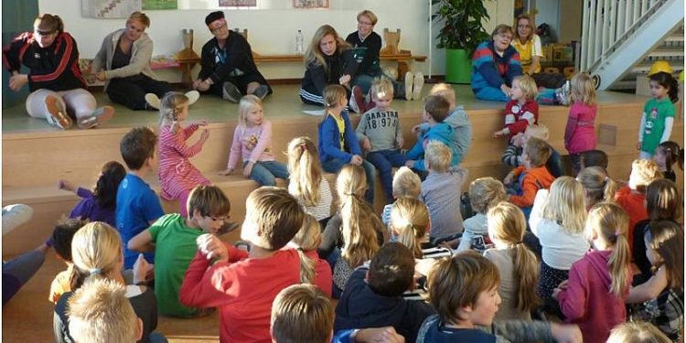Opening kinderboekenweek op de Holterenk 