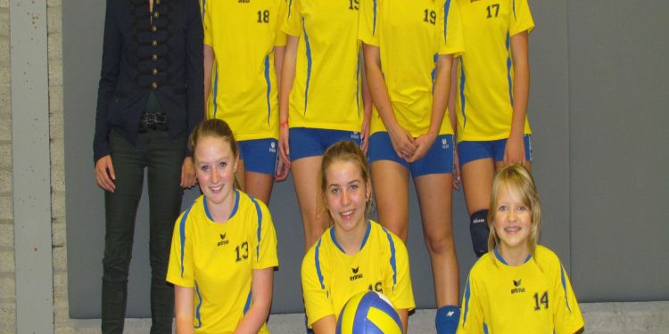 Buro Sta Sterk sponsort meisjes C1 Mintonette mintonette 