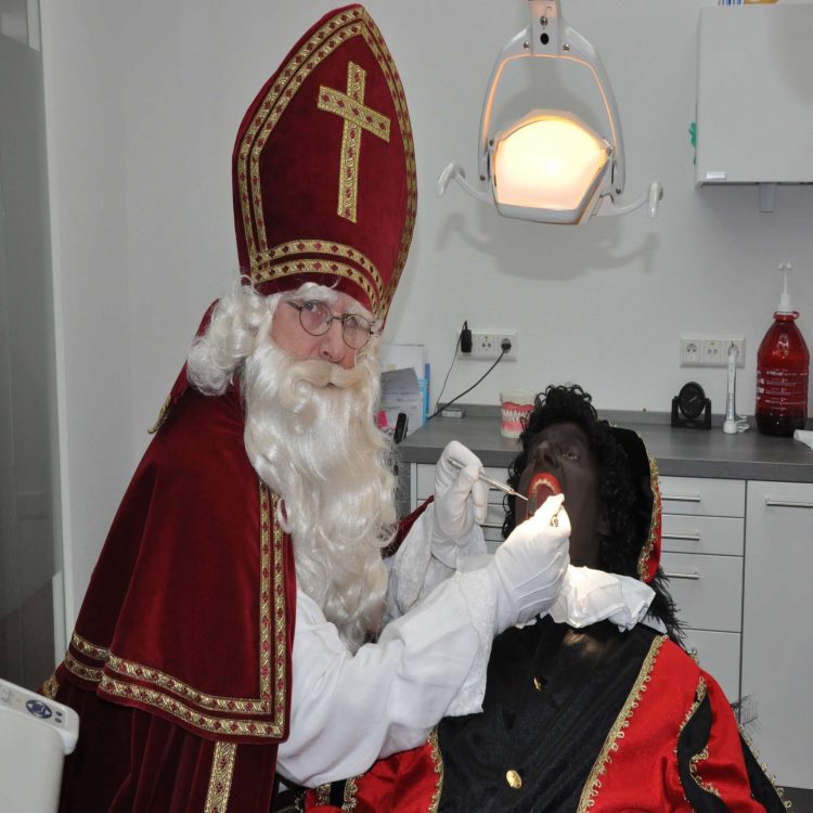 Sinterklaas: Bezuinig niet op uw mond(zorg) 