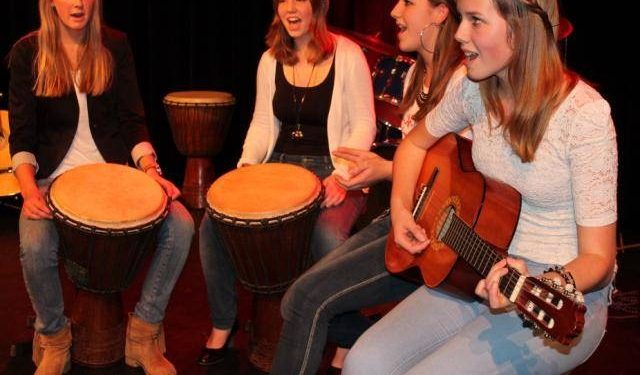 Eindexamenleerlingen geven ‘0-volt’ concert waerdenborch kulturhus de waerdenborch 