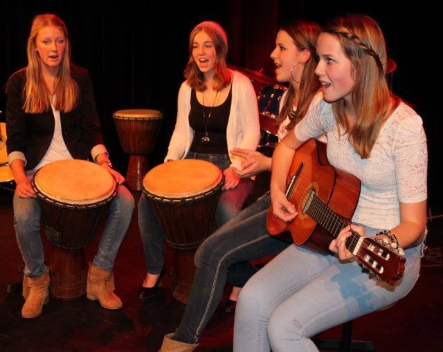 Eindexamenleerlingen geven ‘0-volt’ concert waerdenborch kulturhus de waerdenborch 