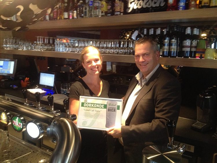 Tastoe en Klavier ontvangen certificaat van Grolsch tastoe 