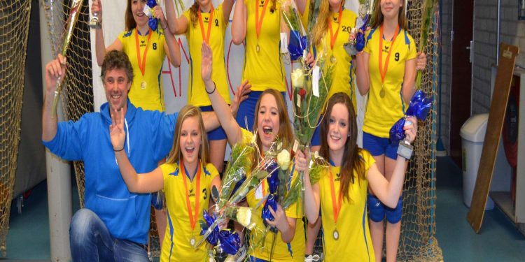 Volleybalmeiden Mintonette B2 kampioen mintonette 