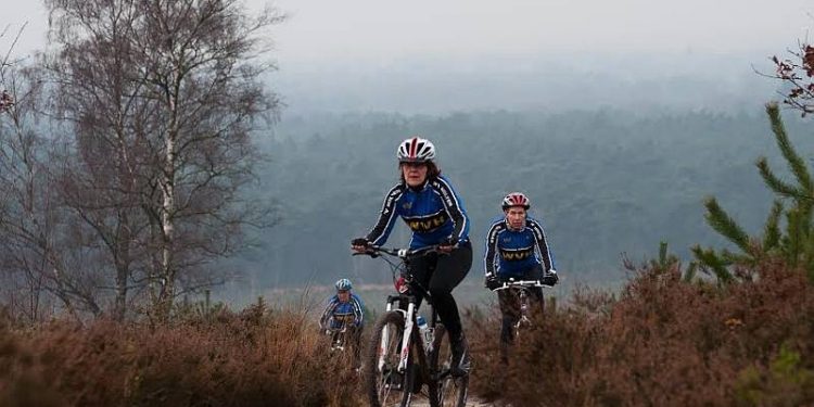HoltensNieuws.nl Veldtoertocht Holten met uitdagend parcours Veldtoertocht Holten met uitdagend parcours wielervereniging sallandse heuvelrug hmv beuseberg