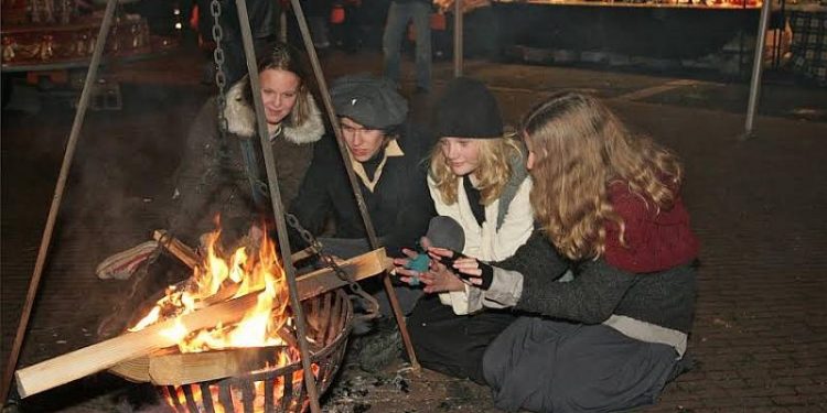 HoltensNieuws.nl Sfeervolle Kerstfair in centrum Sfeervolle Kerstfair in centrum smidsbelt kulturhus