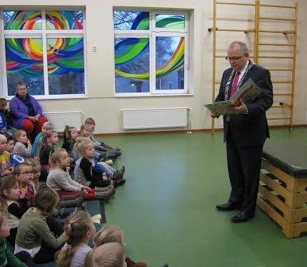 HoltensNieuws.nl Bezoek Burgemeester aan Regenboog Bezoek Burgemeester aan Regenboog gemeente