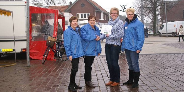 HoltensNieuws.nl Cheque van HHV voor Tsjernobylkinderen Cheque van HHV voor Tsjernobylkinderen nijkamp