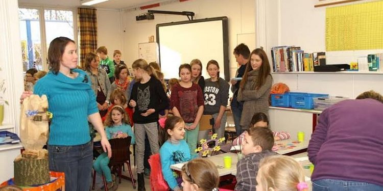 HoltensNieuws.nl Tsjernobyl kinderen bij de Bosschool, Espelo Tsjernobyl kinderen bij de Bosschool, Espelo espelo
