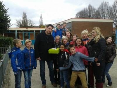 ChristenUnie trakteert op taart holterenkschool gemeente espelo dijkerhoek 