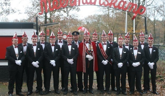 HoltensNieuws.nl De Fienpreuvers zet Prinsenlied on-line De Fienpreuvers zet Prinsenlied on-line fienpreuvers carnaval