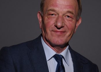 HoltensNieuws.nl Wonen in het buitengebied is genieten van de lusten, en ook de lasten Wonen in het buitengebied is genieten van de lusten, en ook de lasten vvd lokaal kulturhus gemeente