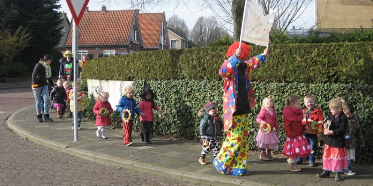 Kakelbont in carnavals stemming fienpreuvers carnaval 