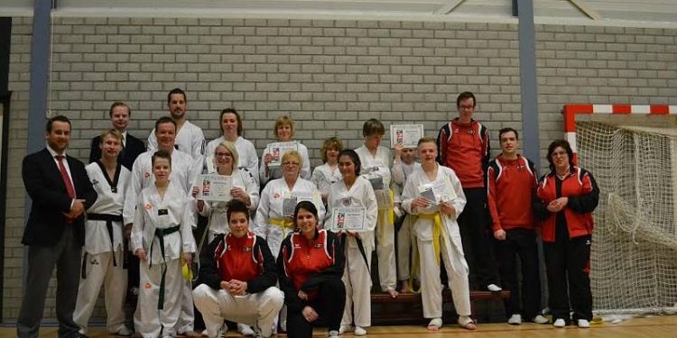 Examens bij taekwondo Vereniging Olthuis 