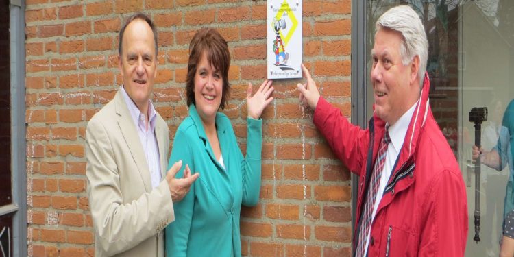 HoltensNieuws.nl Uitreiking Twents Verkeersveiligheidslabel aan de Haarschool Uitreiking Twents Verkeersveiligheidslabel aan de Haarschool haarschool gemeente